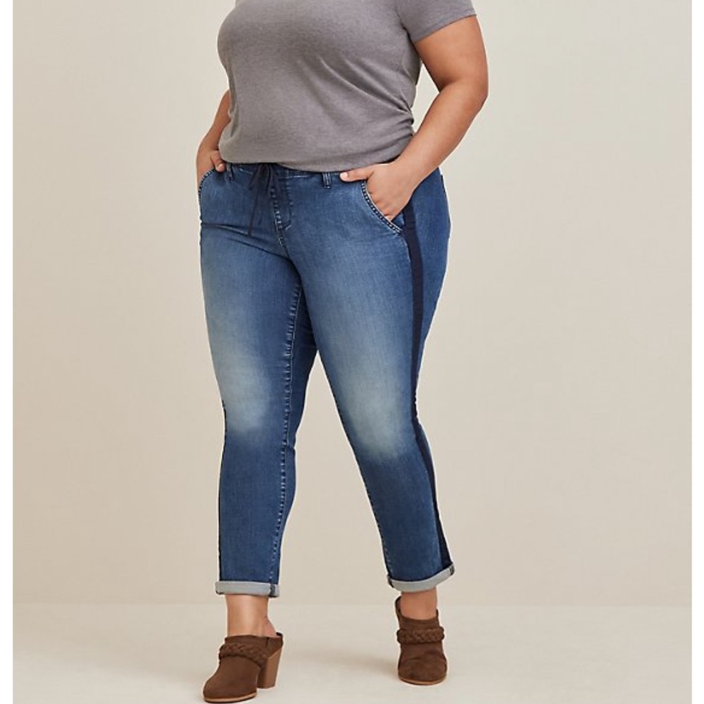 NWT Torrid Pull on boyfriend jeans.